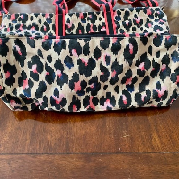 Victoria's Secret Leopard Print Canvas Overnight Bag w/ Zip Closure - Picture 3 of 4